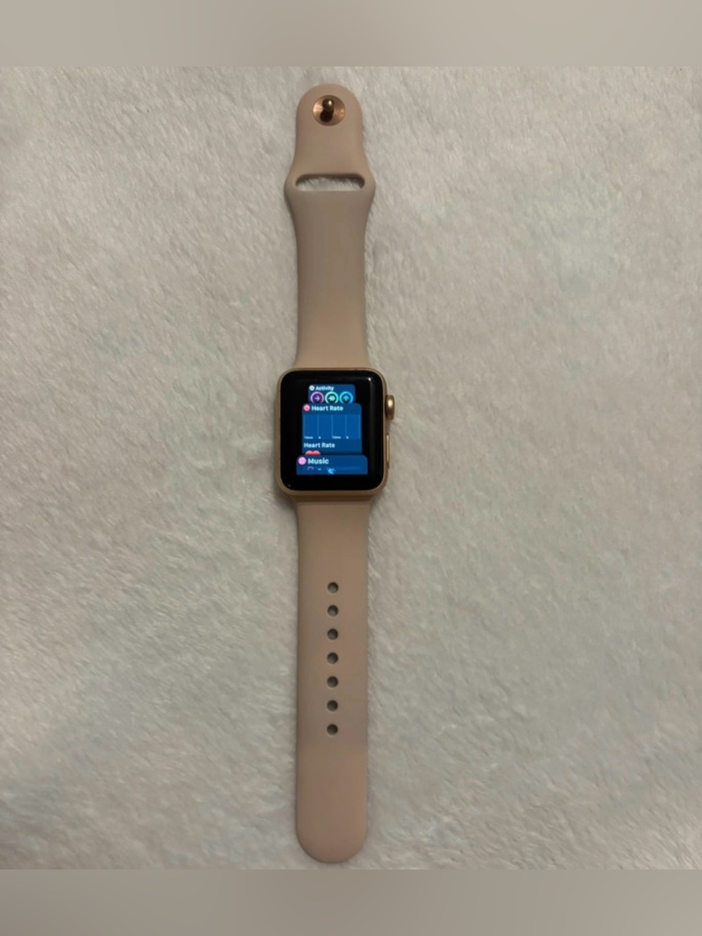 Rose Gold Apple Watch Series 3.